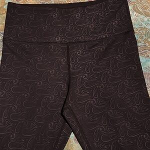 Zyia Black Splash Print Crop Leggings Women’s Size 4